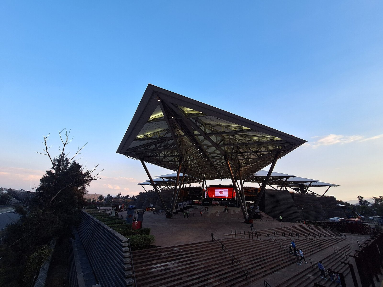 Estadio Alfredo Harp Helú de la Ciudad de México, casa de los Diablos Rojos, al atardecer