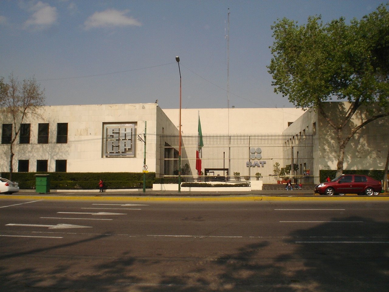 Fachada de las oficinas centrales del Servicio de Administración Tributaria en la Ciudad de México